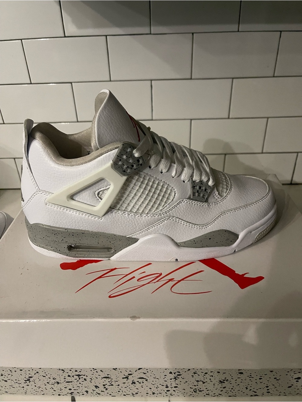 Mens Retro 4 White Oreo Size 8.